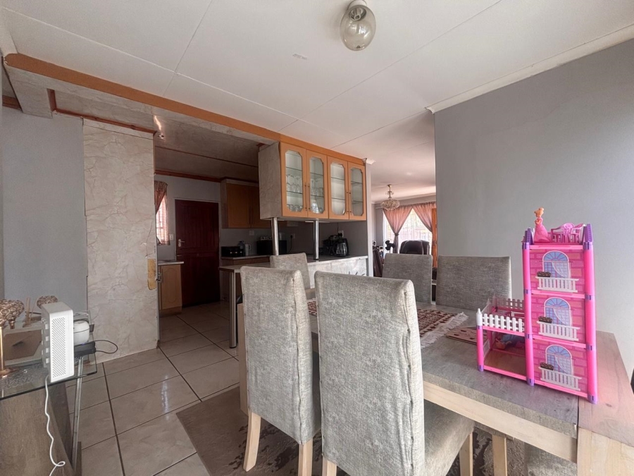 To Let 3 Bedroom Property for Rent in Mandela View Free State